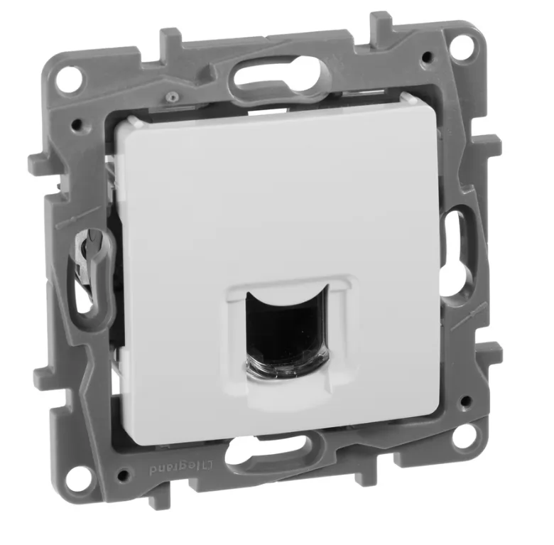 1-местная компьютерная розетка Legrand Etika Белый RJ45 6 категории UTP 672253